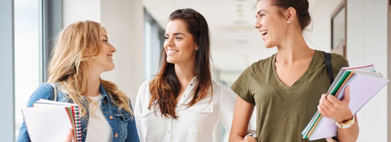 Szkoła policealna: status ucznia? ZUS, zniżki i więcej! Poznaj korzyści